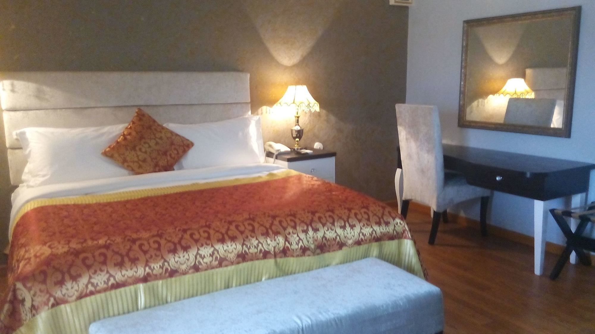 Фото Sandralia Hotel