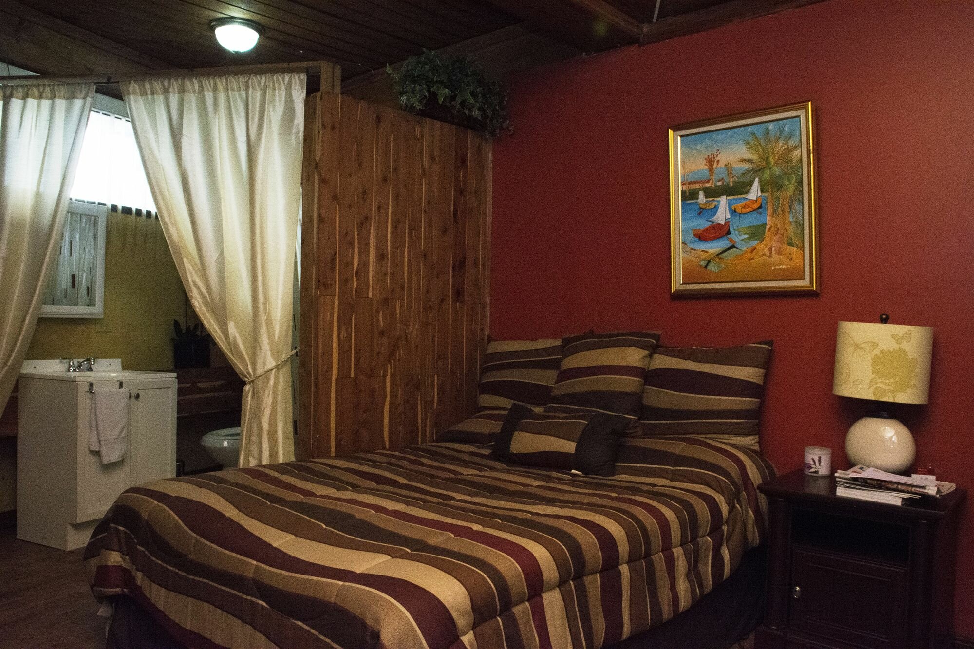 Фото B & B Comfy Inn
