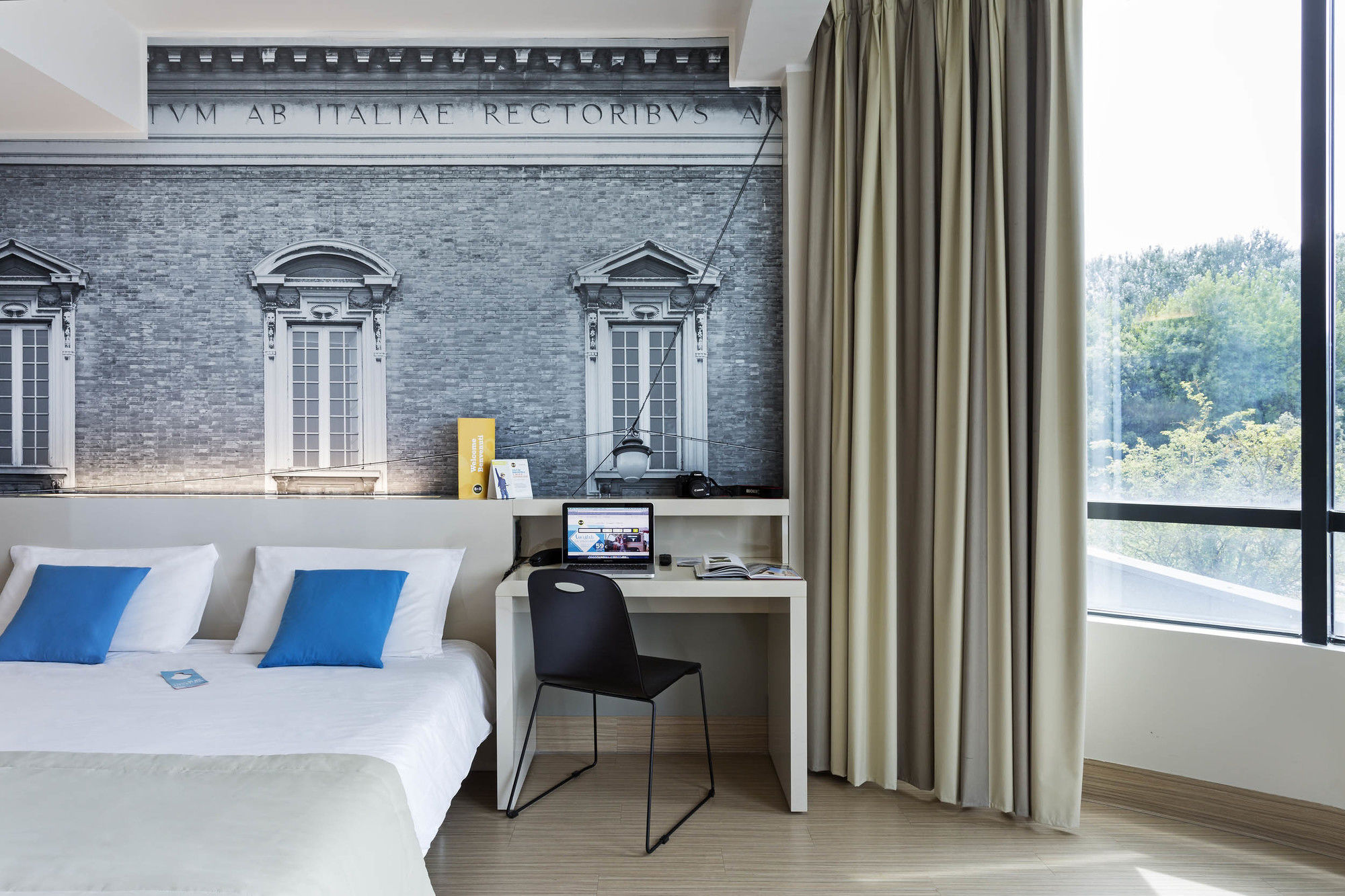 Фото отеля 2