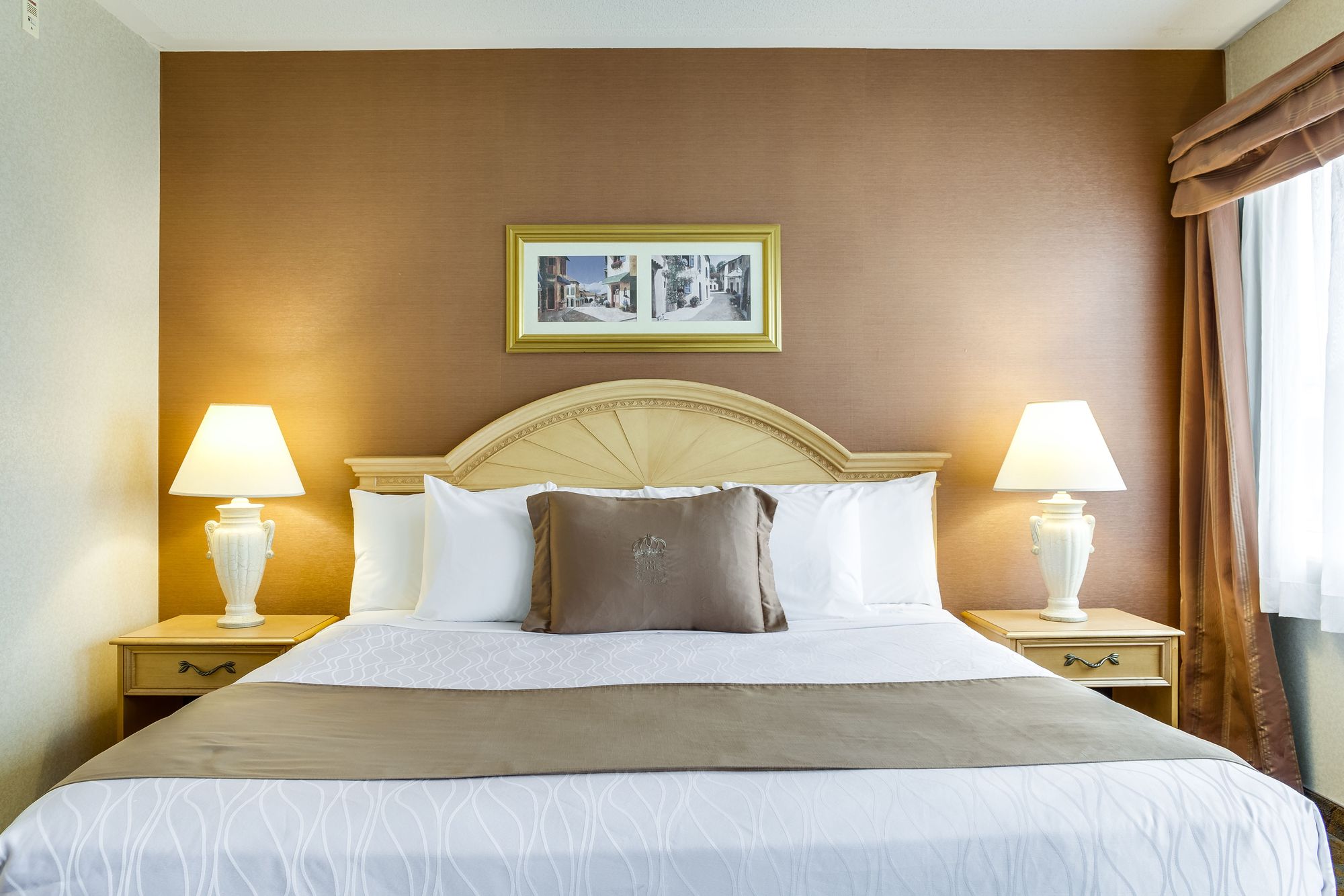 Фото Monte Carlo Inn - Brampton Suites