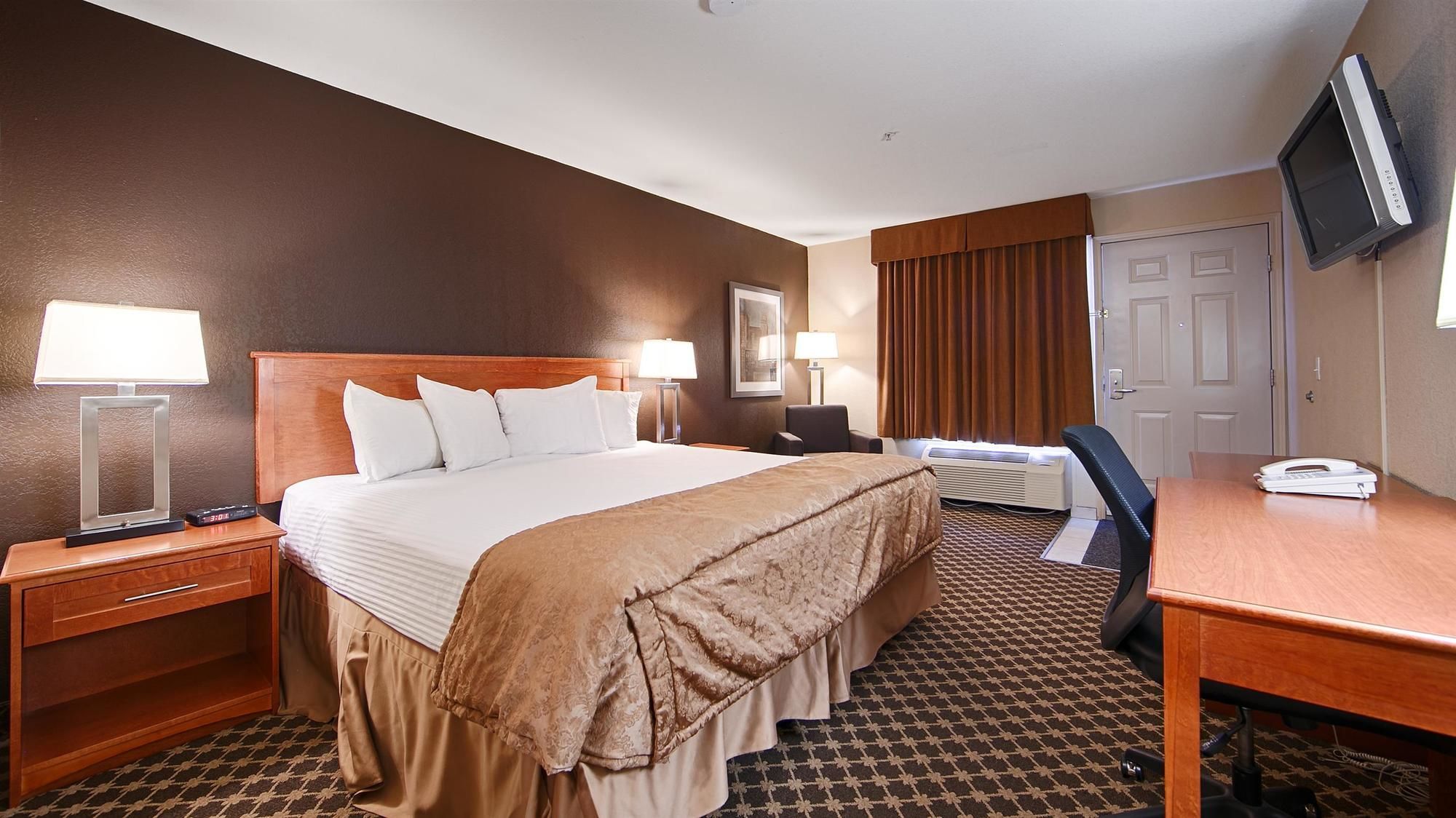 Фото Best Western Strathmore Inn