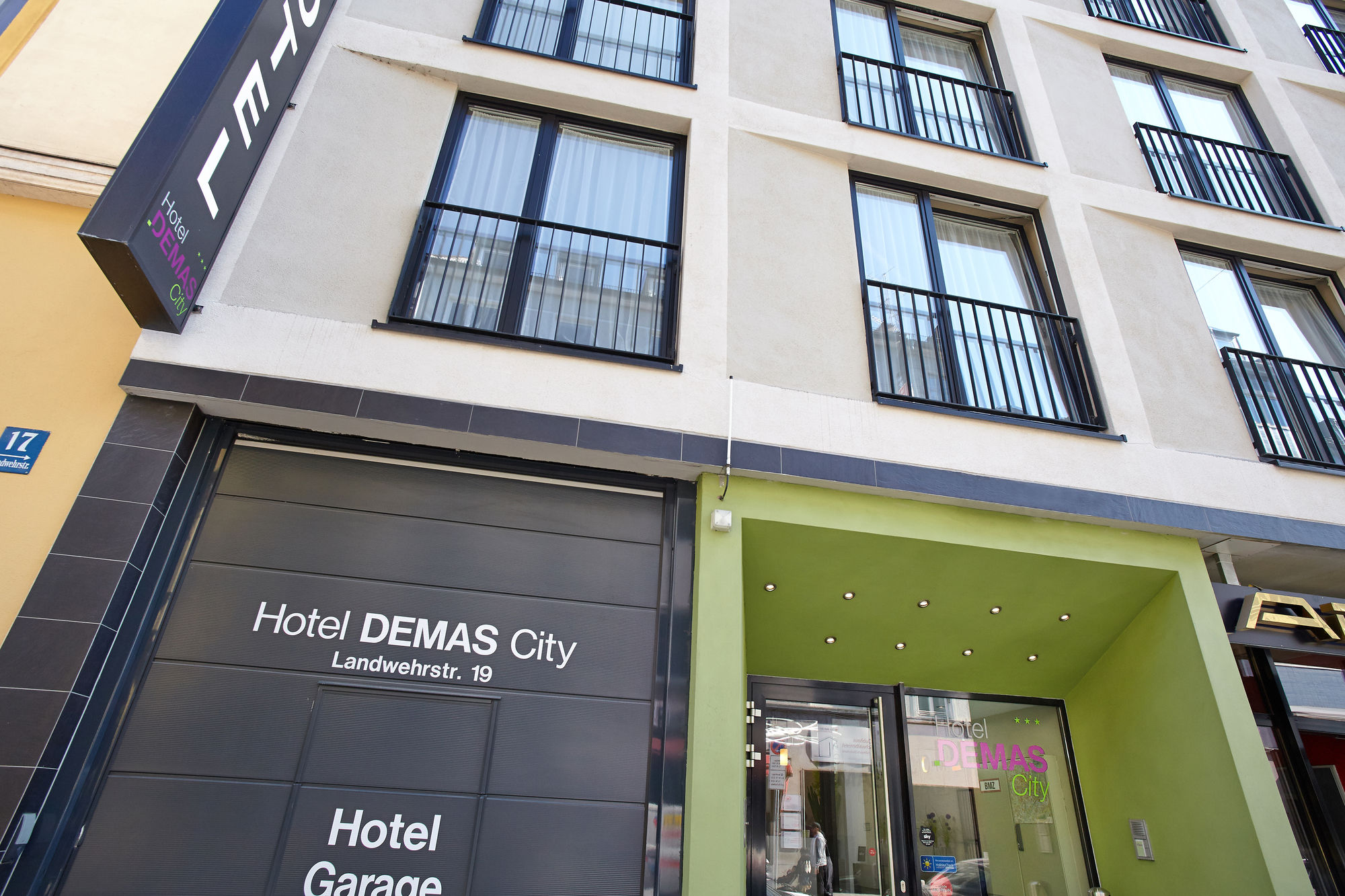Фото Hotel Demas City