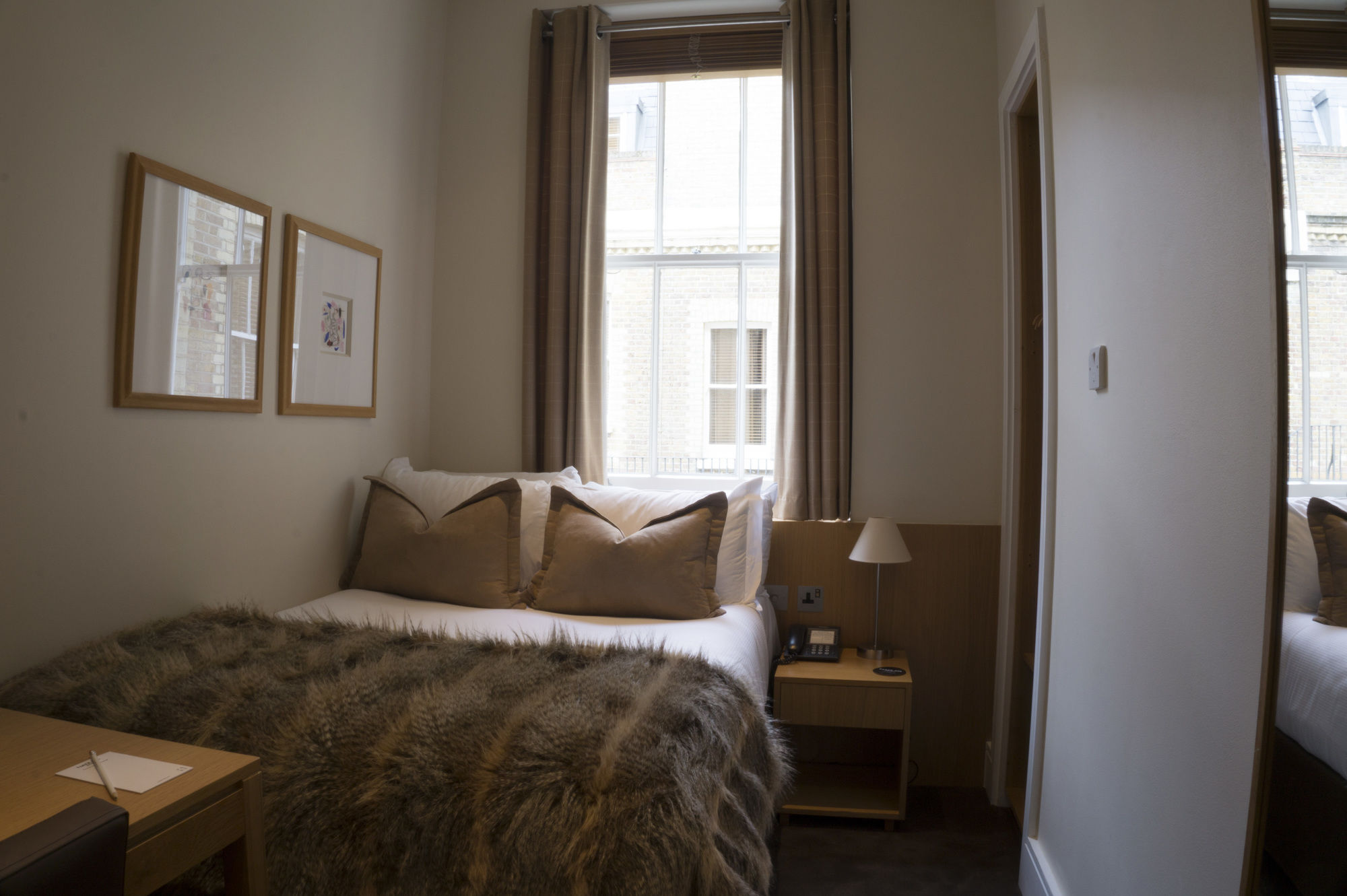 Фото The Resident Kensington