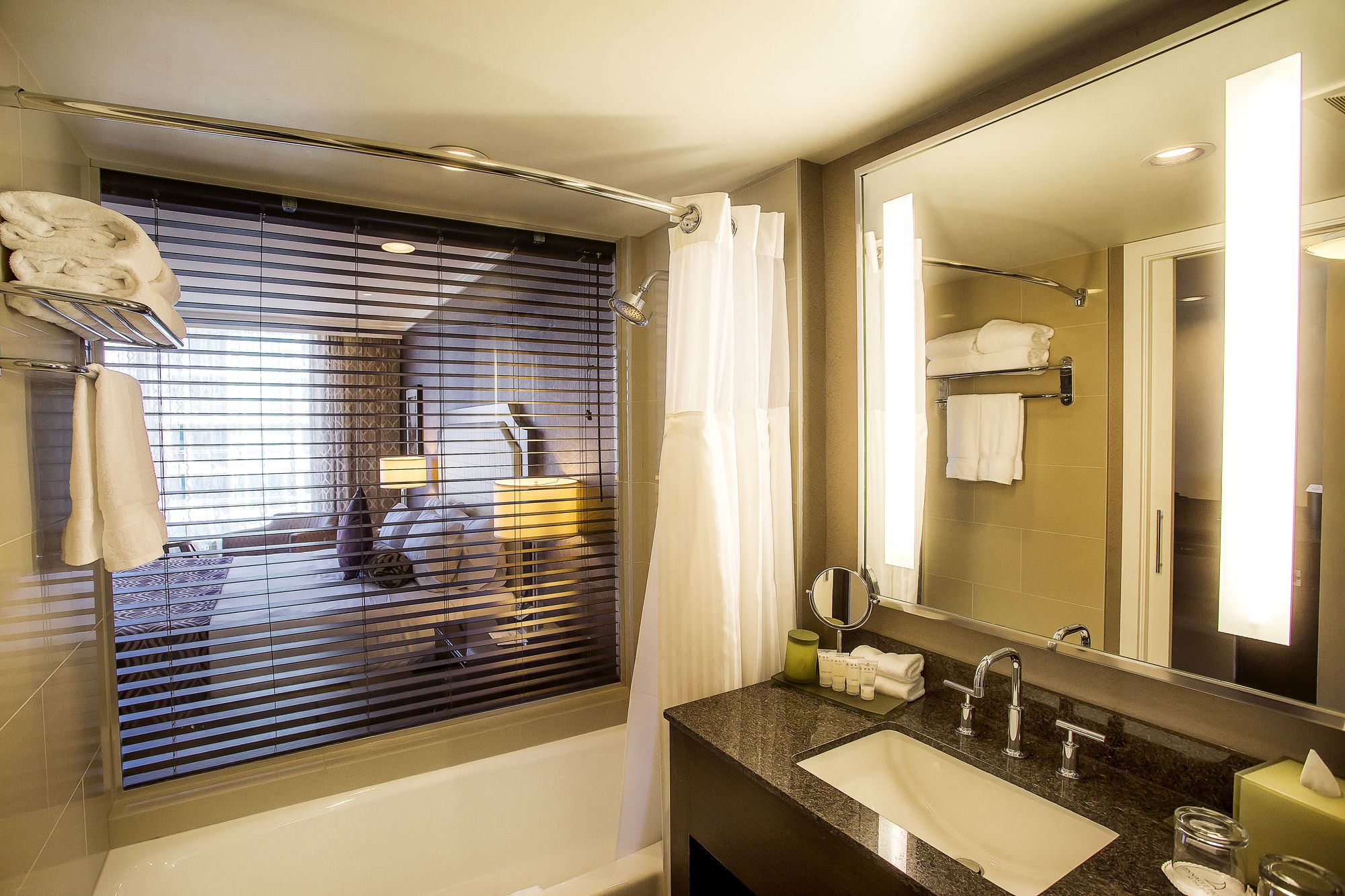 Фото Pinnacle Hotel at the Pier