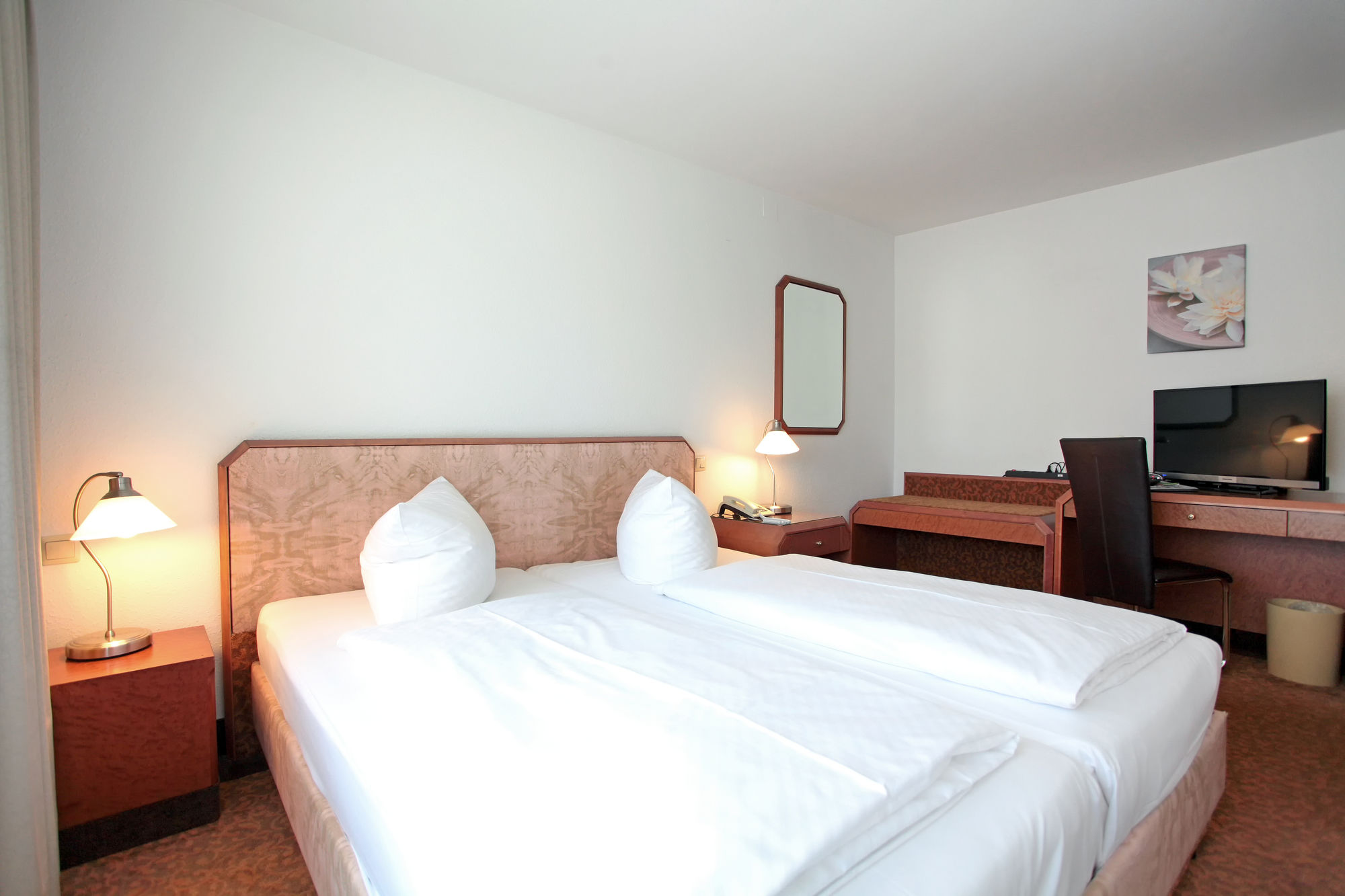 Фото Hotel Flora Stuttgart - Möhringen