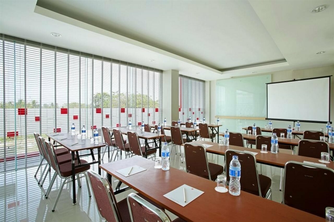 Фото Amaris Hotel Bekasi Barat