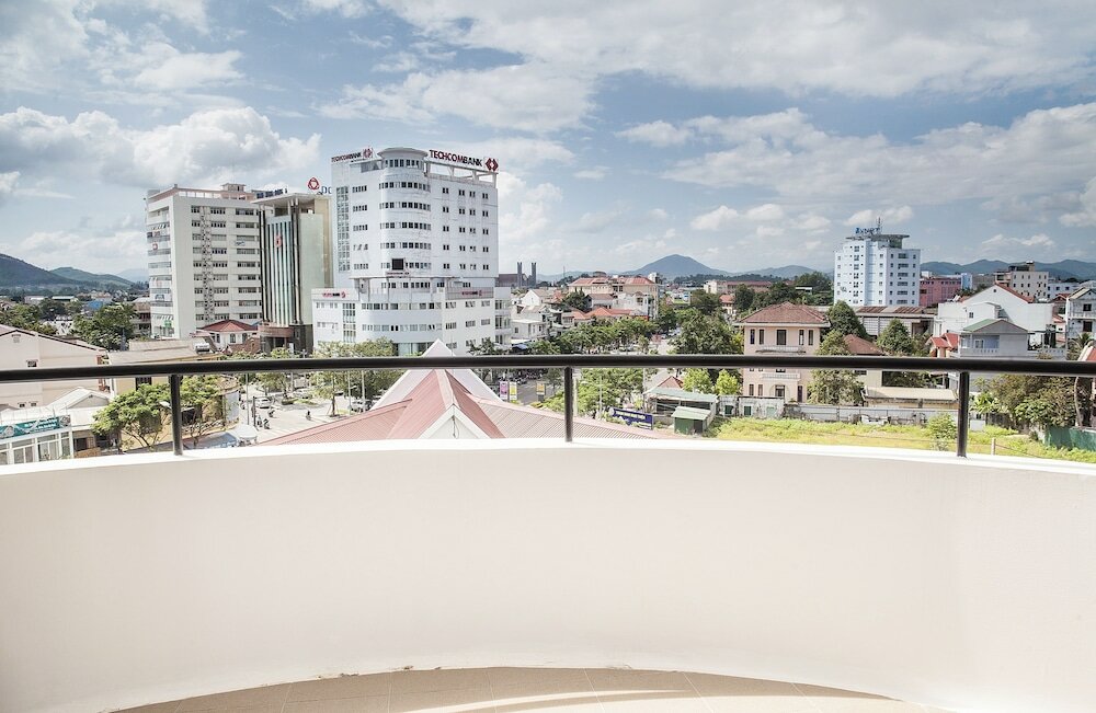 Фото Êmm Hotel Hue