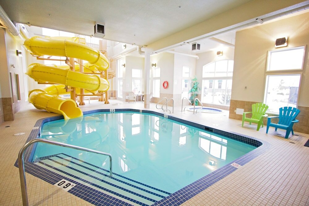 Фото Service Plus Inns & Suites Drayton Valley