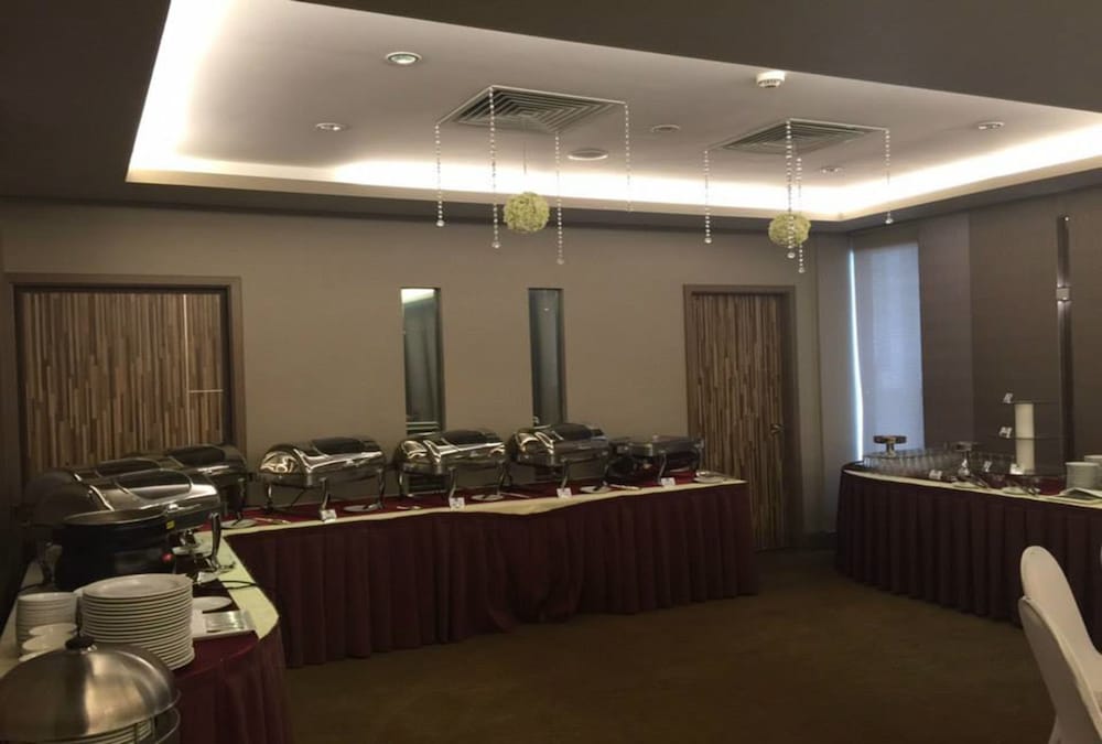 Фото The Brunei Hotel