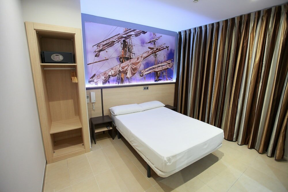 Фото Hostal Las Flores