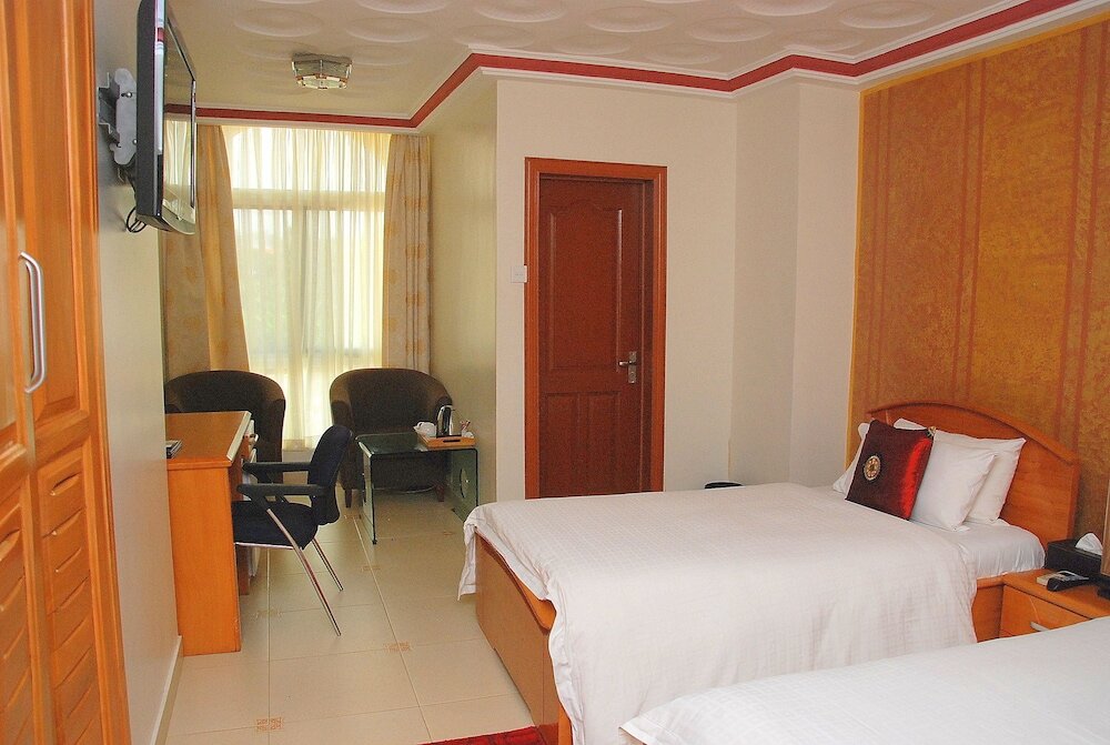 Фото Airport West Hotel