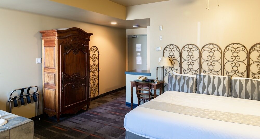 Фото Rundle Mountain Lodge