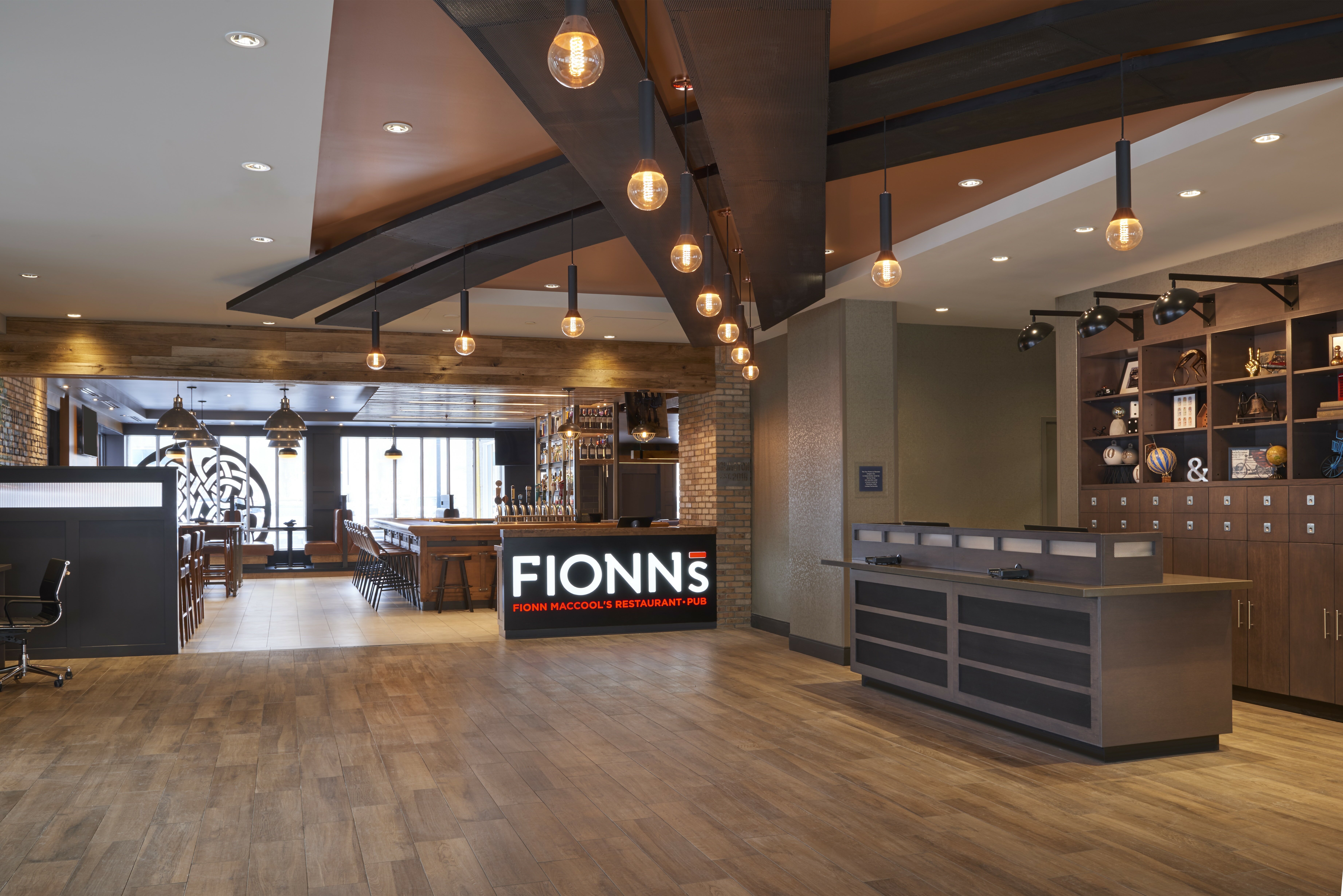 Фото Four Points by Sheraton Toronto Airport East