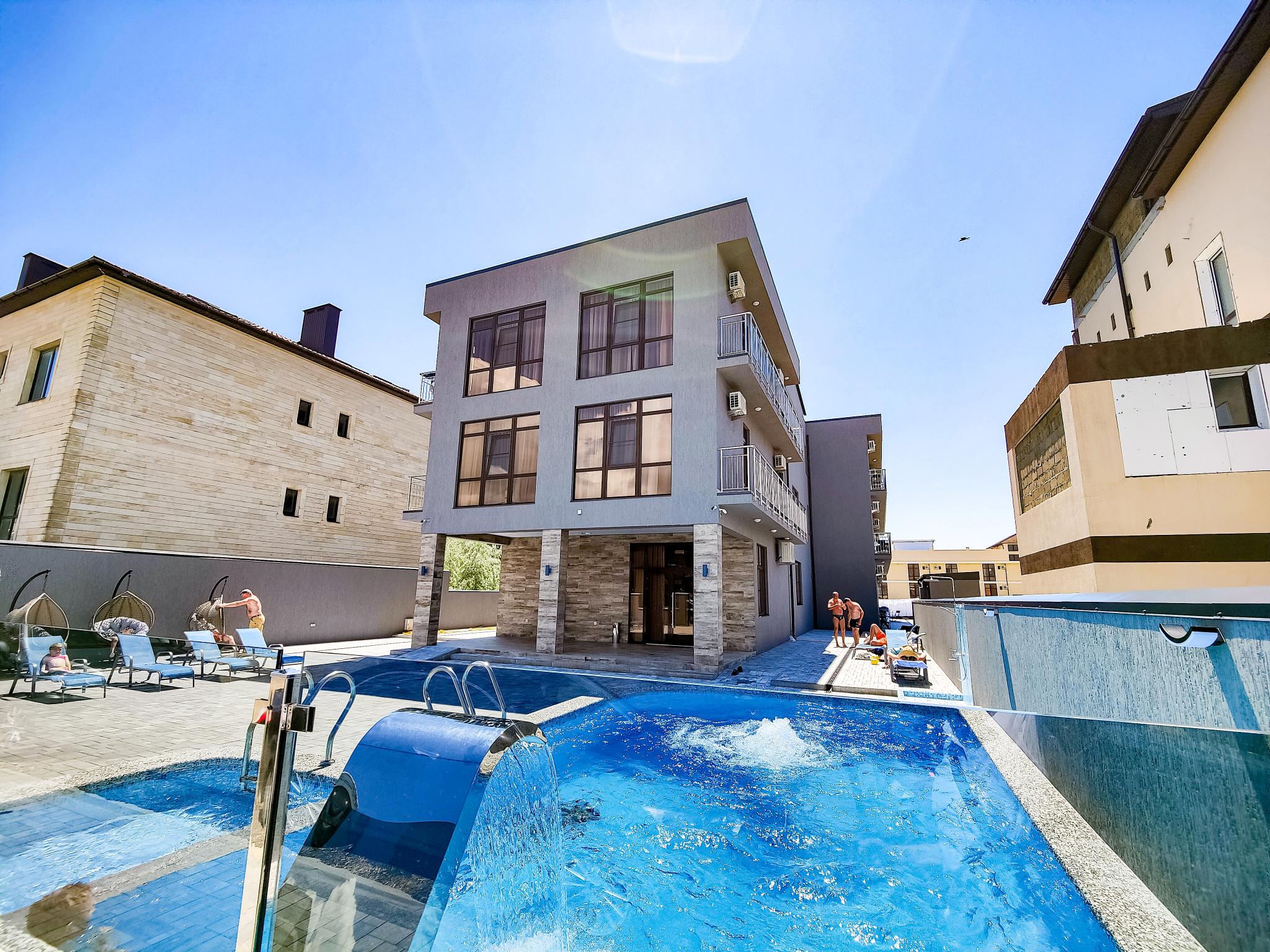 Фото отеля 1