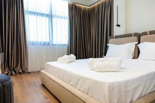 Гостиница Hotel Adore во Влёре