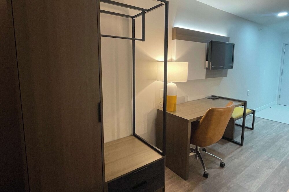 Фото Ramada by Wyndham Salt Lake City