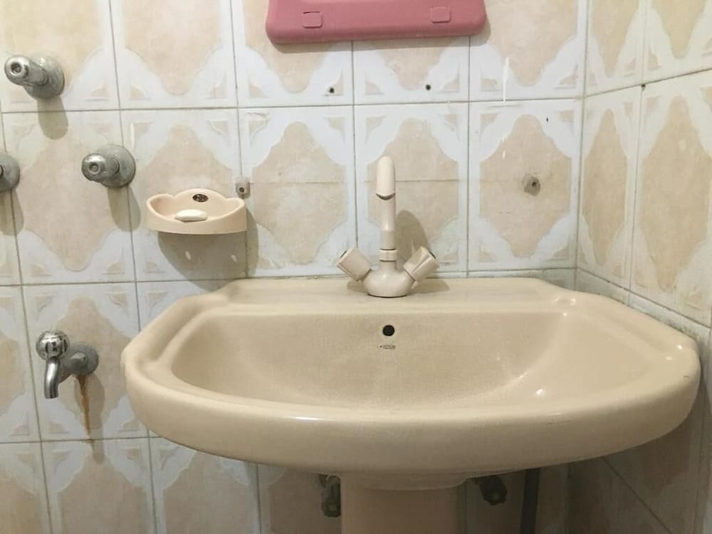 Фото Embassy inn Guest House Hyderabad