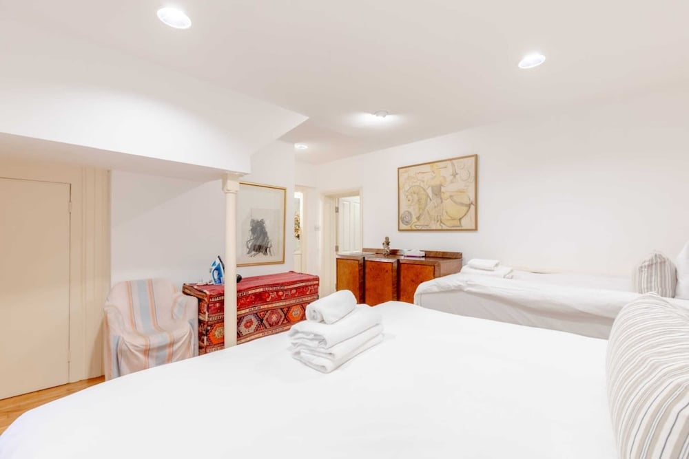 Фото Enchanting 1bd Flat With Garden, Knightsbridge!