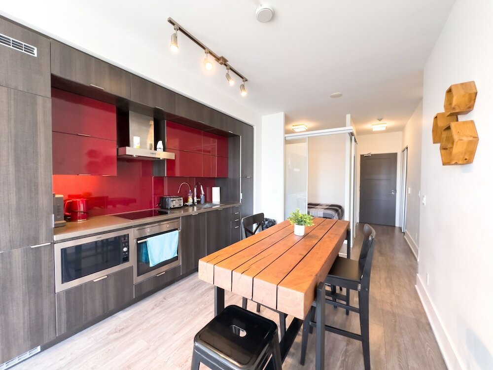 Фото Luxury Suite by Cn Tower & Free Parking