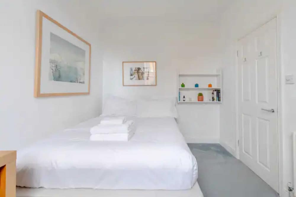 Фото Beautifully Designed 2bd House - by Queen's Park!