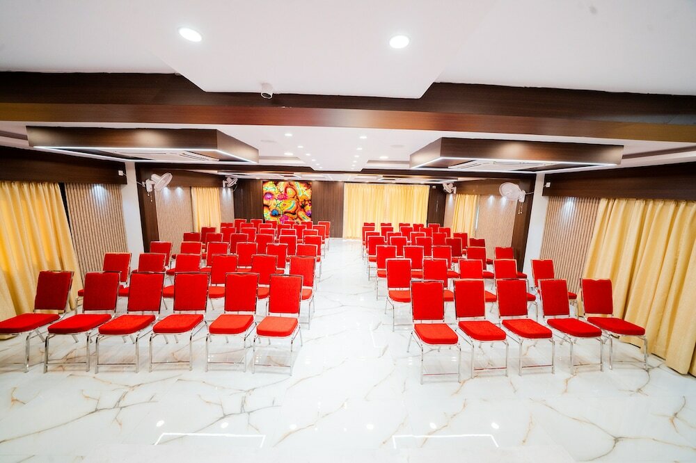 Фото Fabhotel Brk Iconic Residency