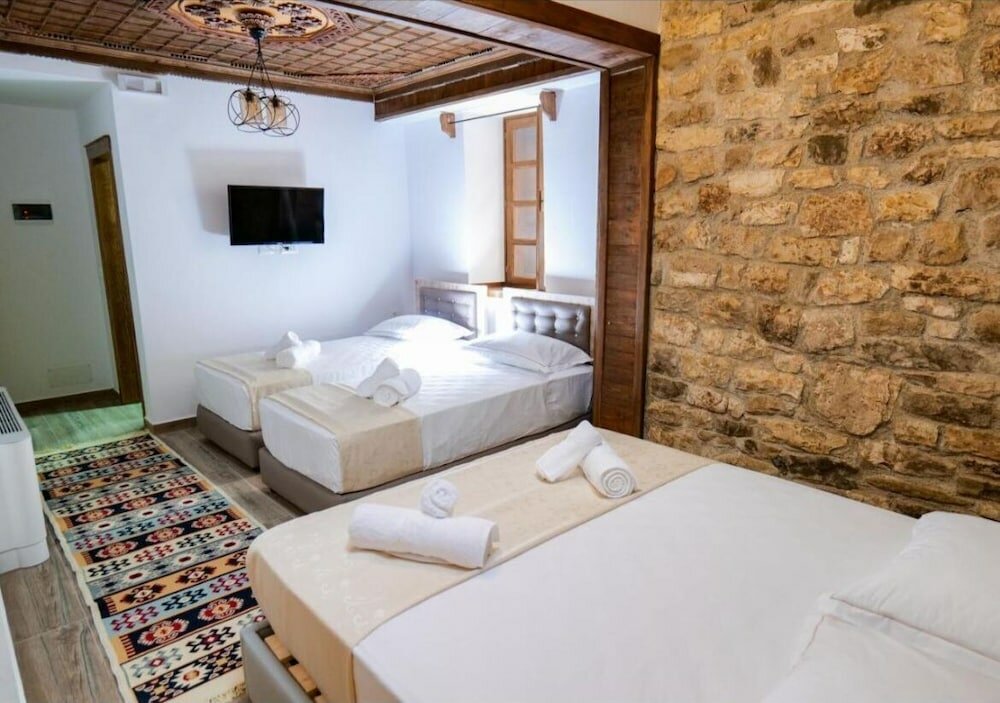 Фото Hotel Kapllani