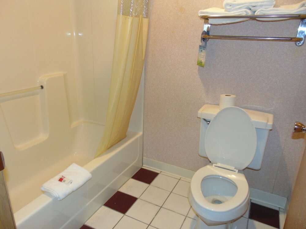 Фото Days Inn by Wyndham Huntington