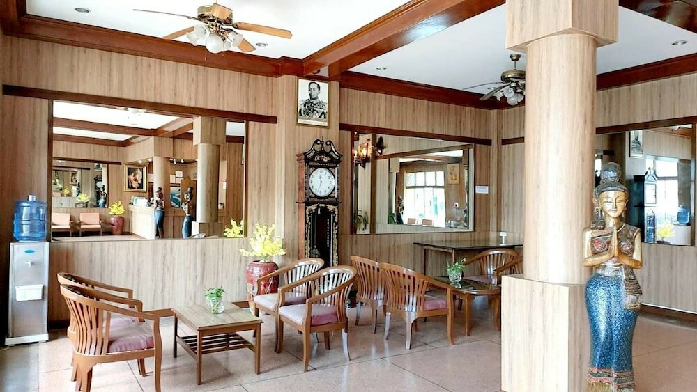 Фото Suriwong Chumphon Hotel