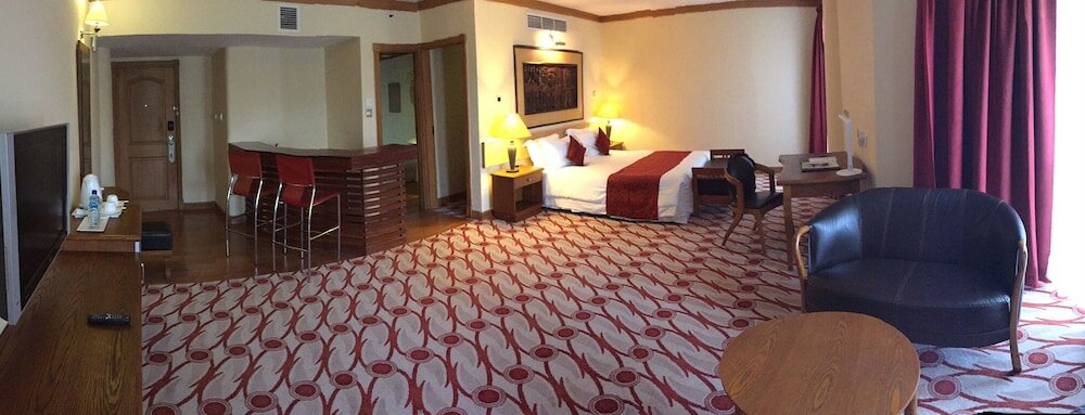 Фото Golf Course Hotel