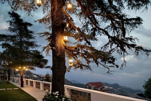 Гостиница Ramada by Wyndham Mussoorie Mall Road в Массури