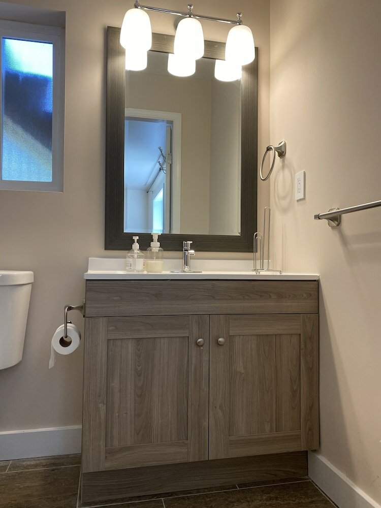 Фото Yvr Vickie’s Bed and Breakfast