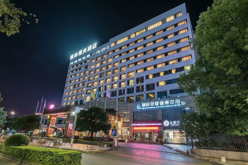 Гостиница Guilin Plaza Hotel в Гуйлине