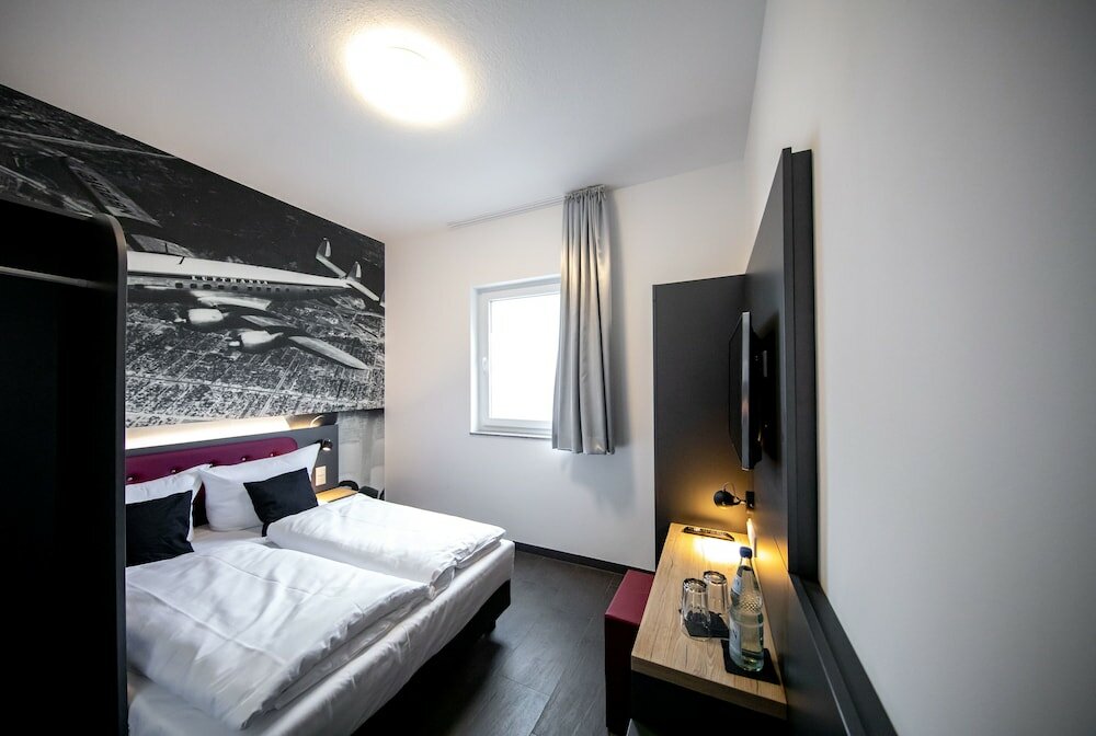 Фото Airport Hotel Dürscheidt