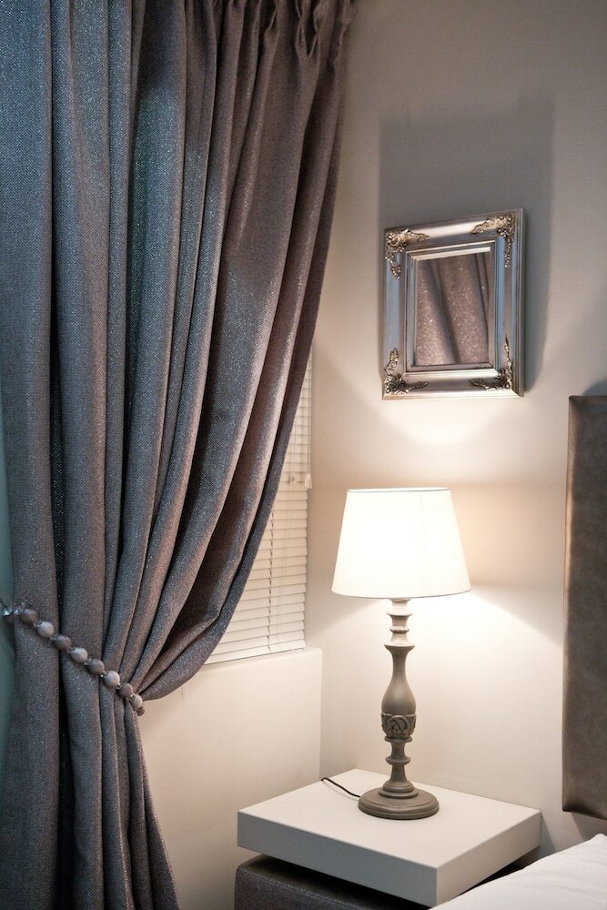 Фото Heritage Square Apartments