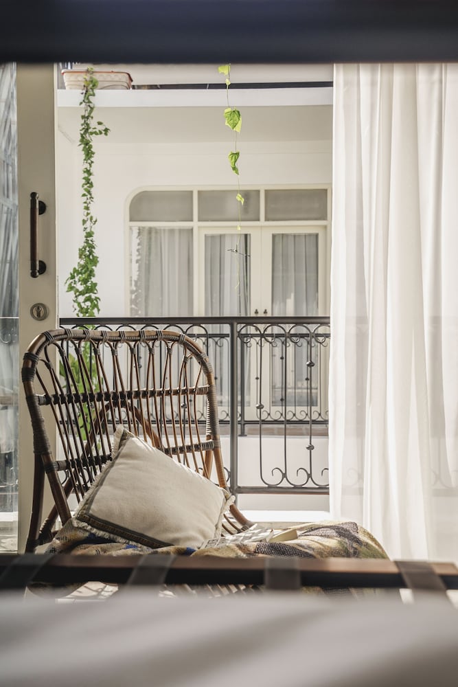 Фото Brown Feather Hotel