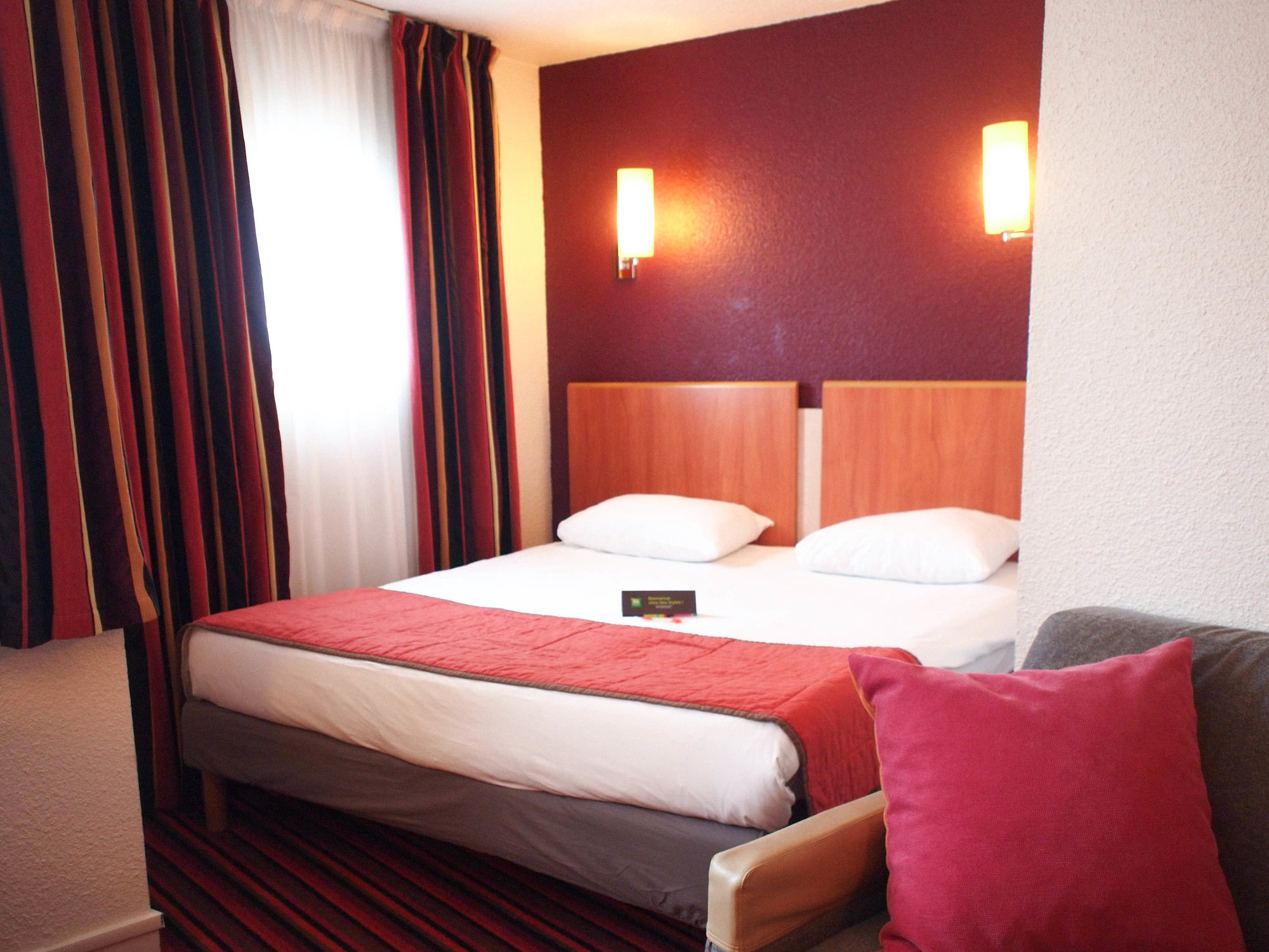 Фото Ibis Styles Le Mans Centre Gare