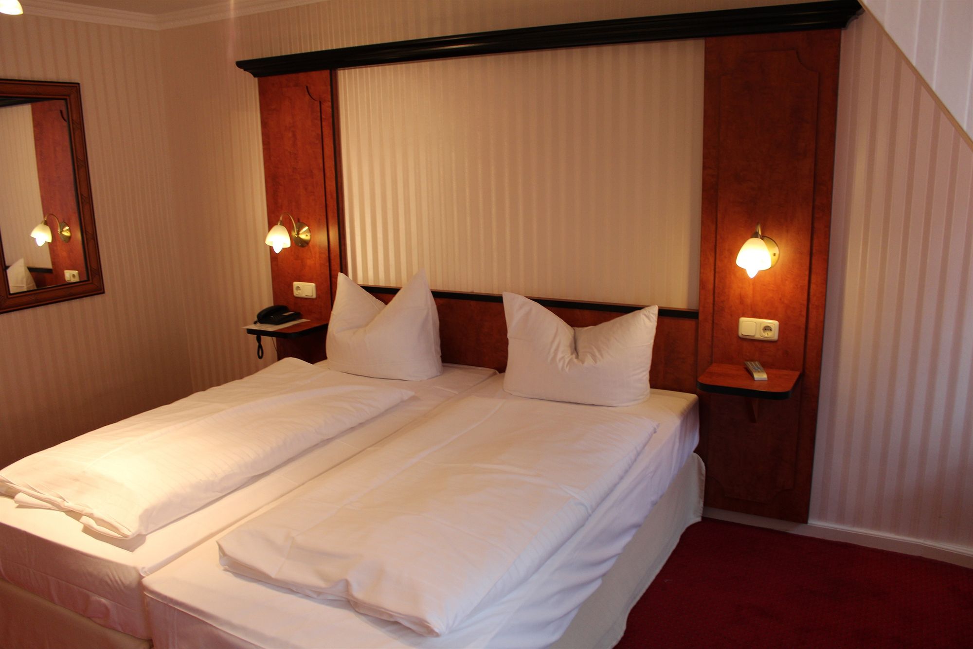 Фото Hotel Goldener Hirsch