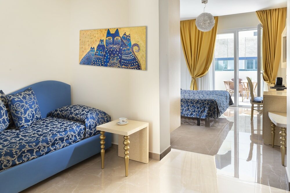 Фото Hotel Ambassador