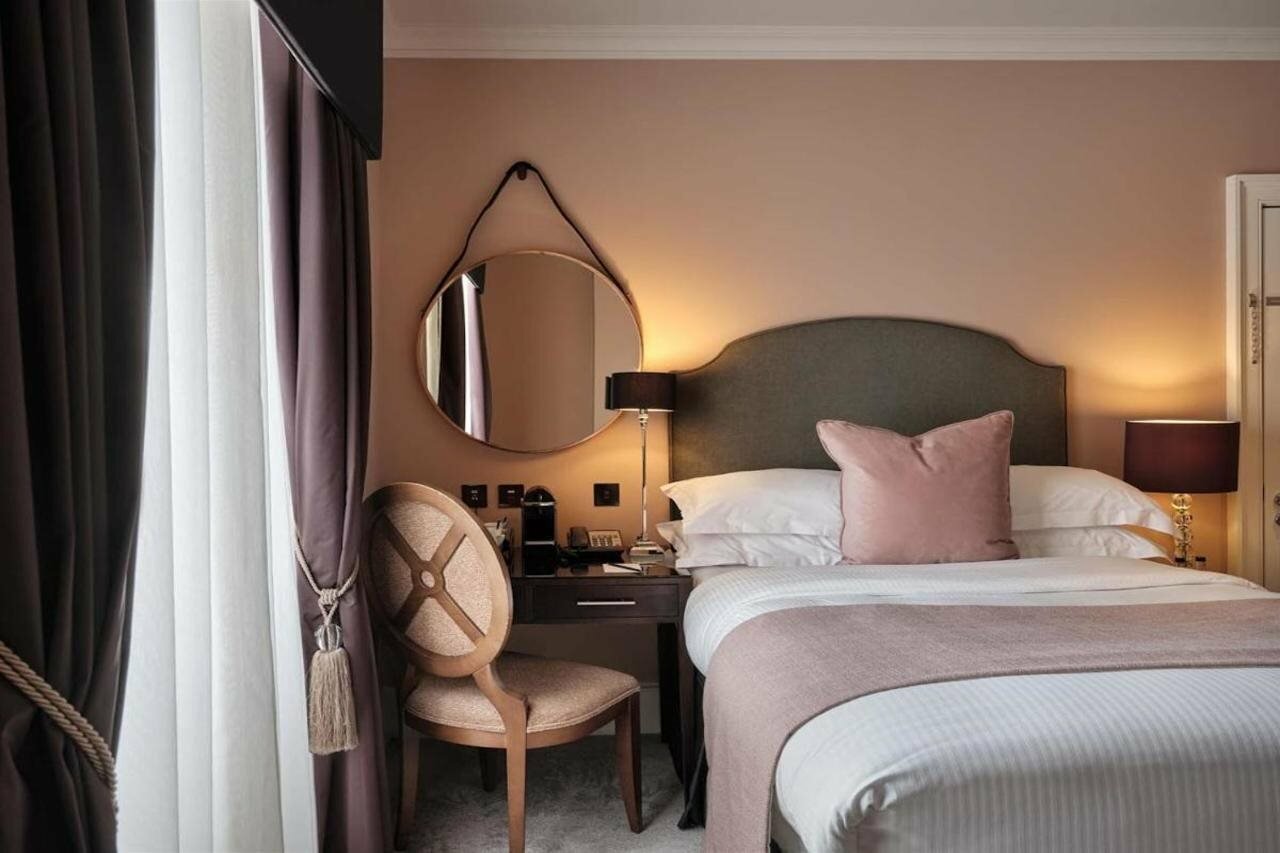 Фото Montagu Place Hotel