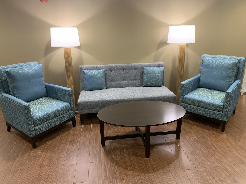 Фото Days Inn by Wyndham Brooklyn Borough Park