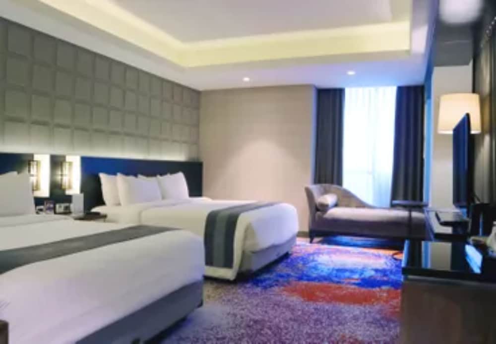 Фото Aston Pasteur Hotel