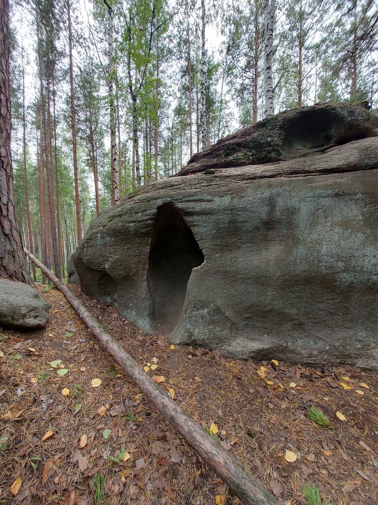 قمة الجبل Скала Лестничный камень ، مقاطعة سفيردلوفسك، صورة