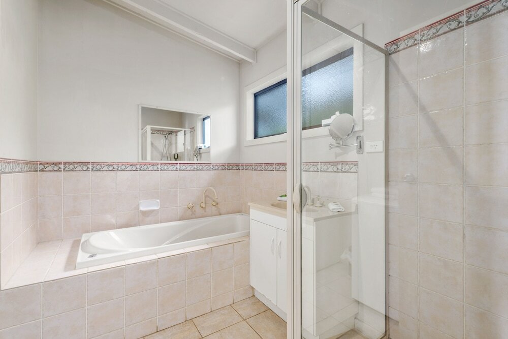 Фото Beacon Point Ocean View Villas
