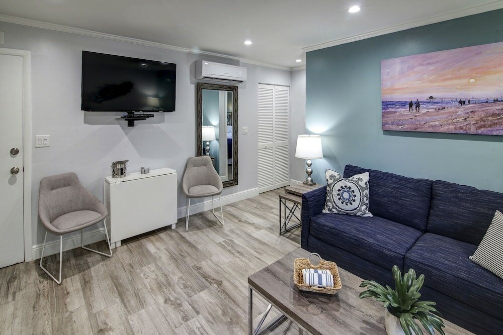 Фото May-Dee Suites