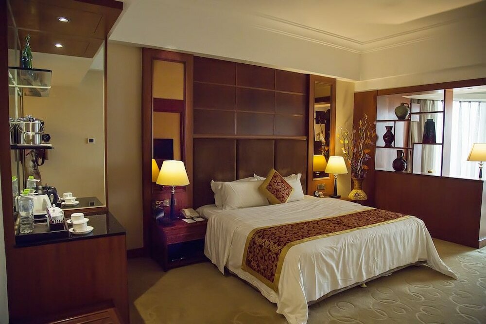 Фото Jiangmen Gladden Hotel