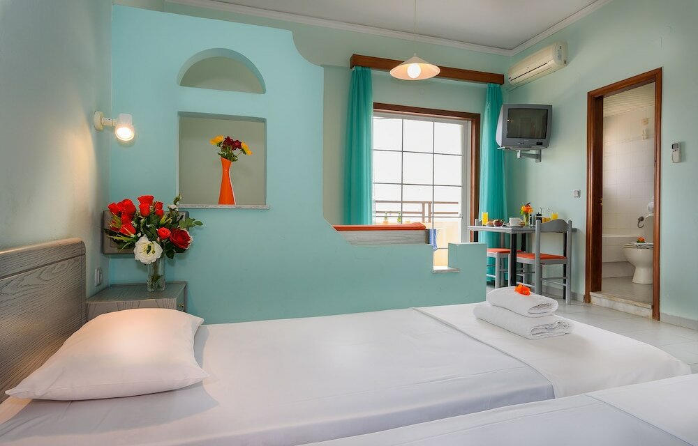 Фото Louladakis Apartments