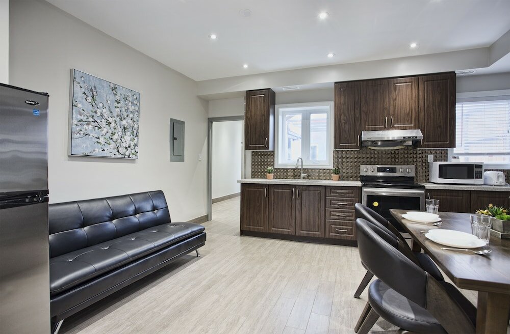 Фото Toronto Rooms and Suites