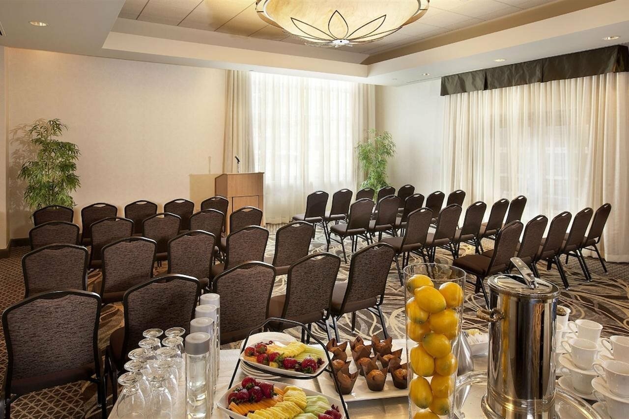 Фото DoubleTree Suites by Hilton Hotel Austin