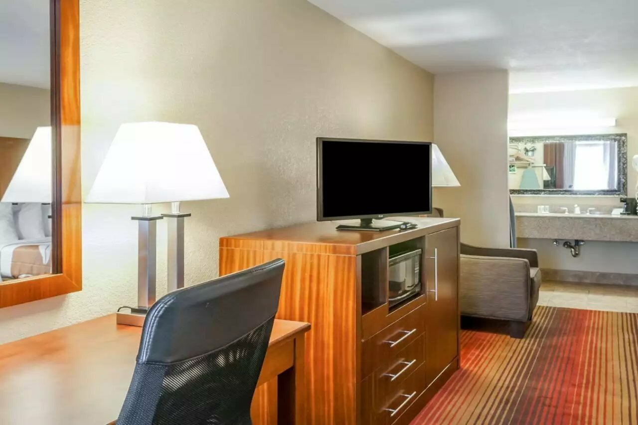 Фото Quality Inn & Suites Albuquerque West