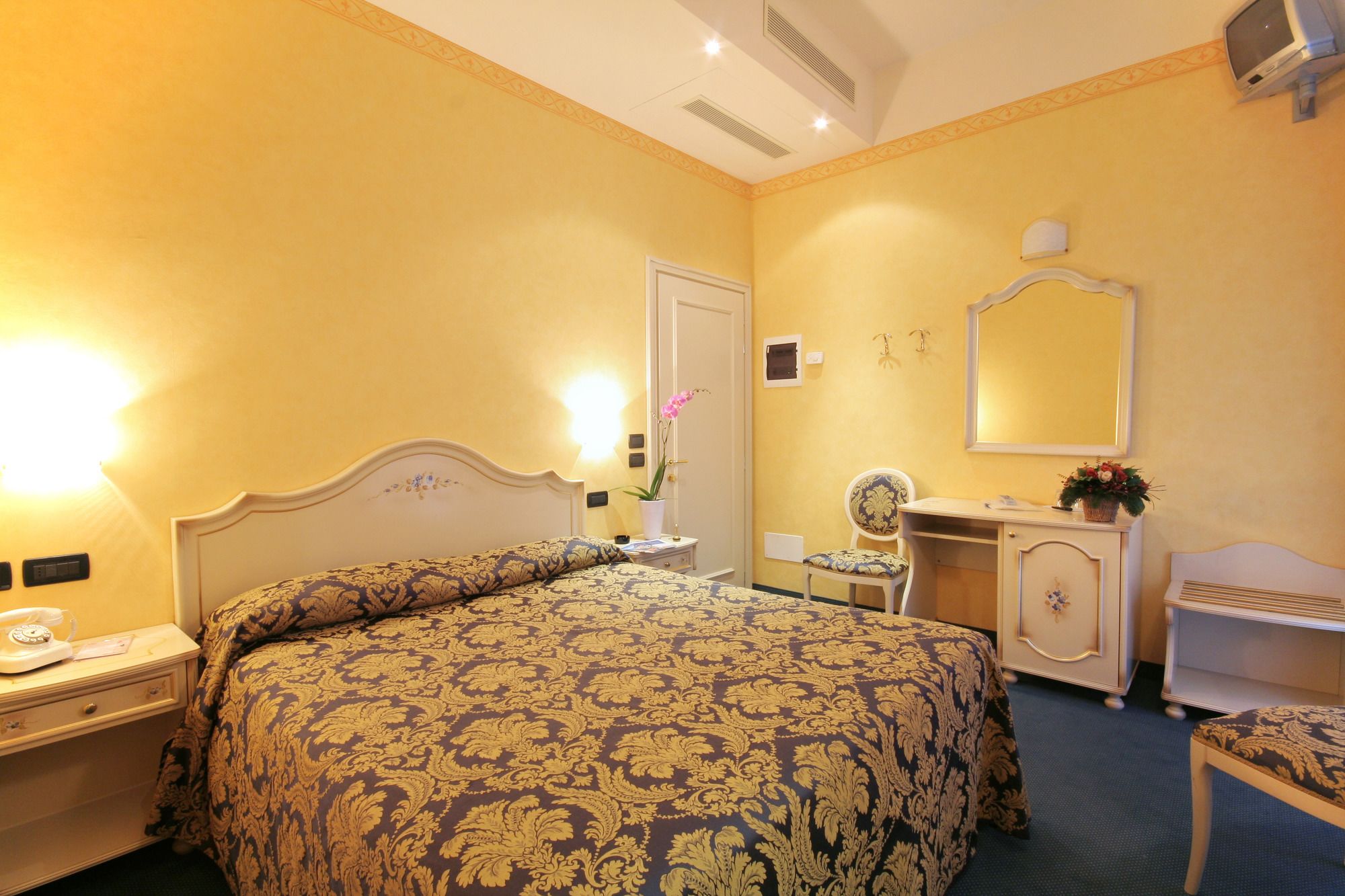 Фото Hotel Promessi Sposi